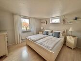 Großzügiges Schlafzimmer (OG) - 
