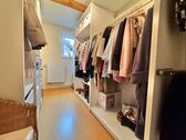 Praktisches Ankleidezimmer (OG) - 