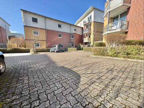 Eigener Stellplatz direkt vor dem Hauseingang - 