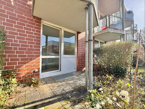 ... zur sonnigen Terrasse. - 