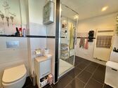... mit Dusche (OG). - 