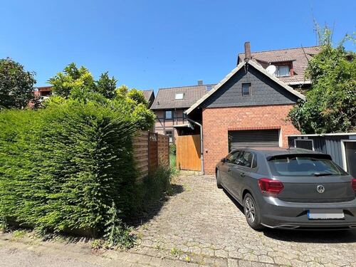 Garage und Stellplatz - 