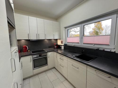 Küche mit hochwertigen Einbaumöbeln - 