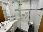 ... mit großer Dusche - 