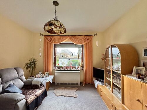 Helles Bürozimmer (EG) - 