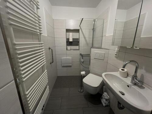 modernisiertes Duschbad - 