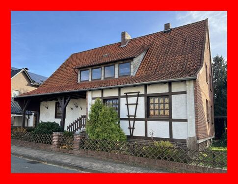 Außenansicht - Großzügiges Wohnhaus mit Traumgarten