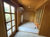 Eingangstür und Garderobe Einliegerwohnung - 