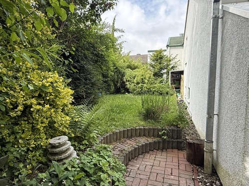 Garten neben dem Haus - 