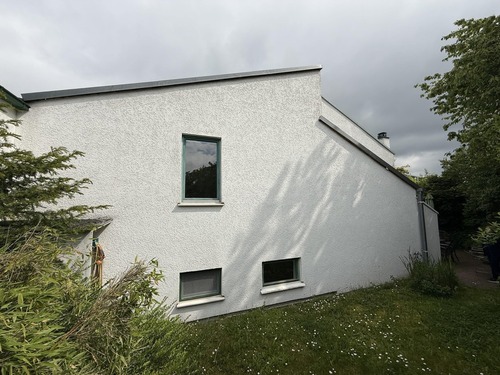 Garten mit Blick auf das Haus - 