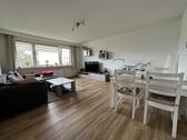 Wohn- / Esszimmer - 