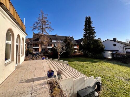 … und Treppe in den Garten - 