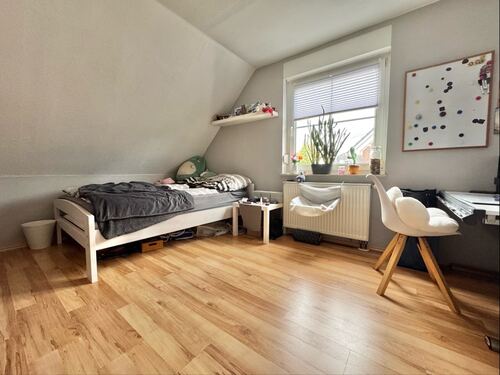 Gemütliches Kinderzimmer (DG) - 