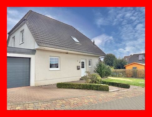 Frontansicht - Charmantes Zuhause mit Garten und Garage