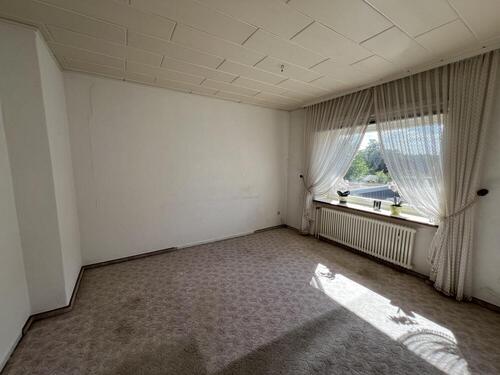 mit angrenzendem Esszimmer - 