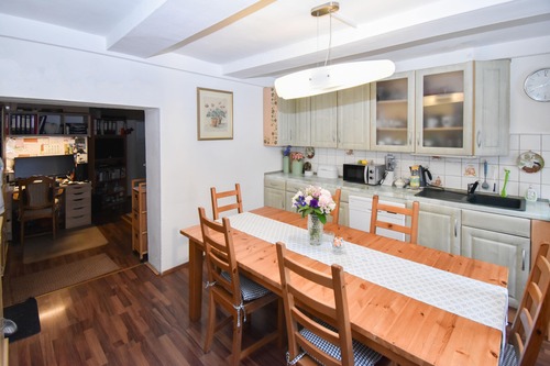 Küche mit Blick ins Büro - Reihenmittelhaus mit 180,00 m&sup2; in Bad Salzdetfurth zum Kaufen