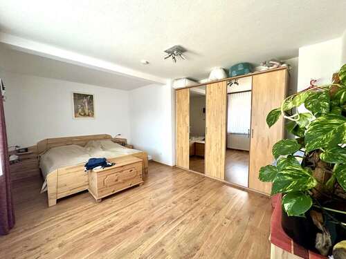 Großes Schlafzimmer im EG - 