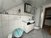 Bad mit Dusche - 