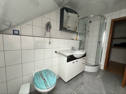 Bad mit Dusche - 