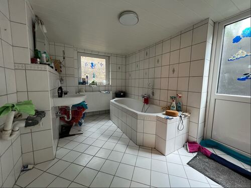 Bad mit Wanne im Keller - 