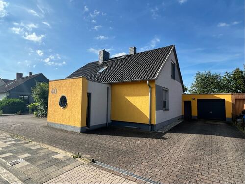 Straßenansicht - 4 Zimmer Einfamilienhaus in Peine
