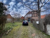 mit KI verändert - Hof / Einfahrt - 