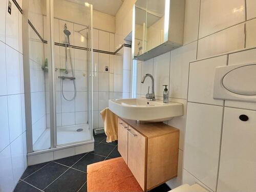 Tageslichtbad mit Dusche (OG) - 