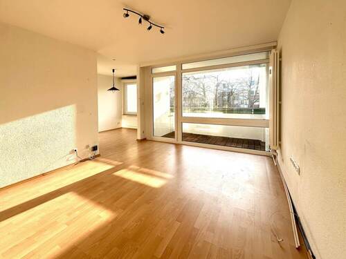 helles Wohnzimmer - 3 Zimmer Etagenwohnung in Laatzen