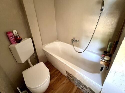 ... mit Badewanne - 