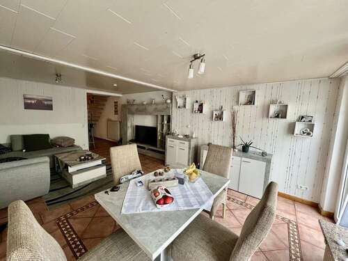 Helles Wohnzimmer (EG) - Reihenmittelhaus mit 118,00 m&sup2; in Sarstedt zum Kaufen