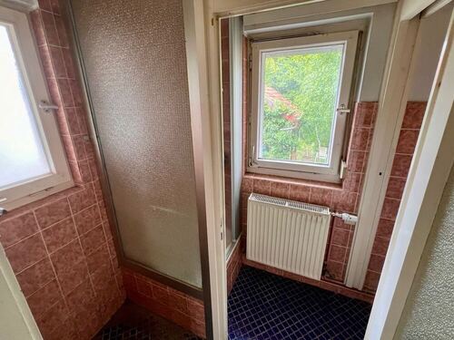 Bad mit Dusche im OG - 