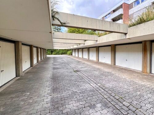 ... im Garagenhof ... - 