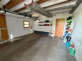 Geräumige Garage mit Zugang Werkraum - 
