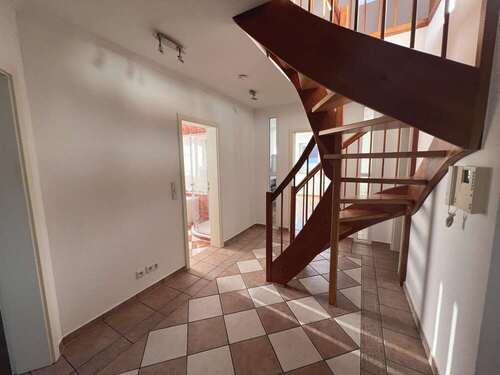 Willkommen! Diele mit Aufgang ins Dachstudio - 