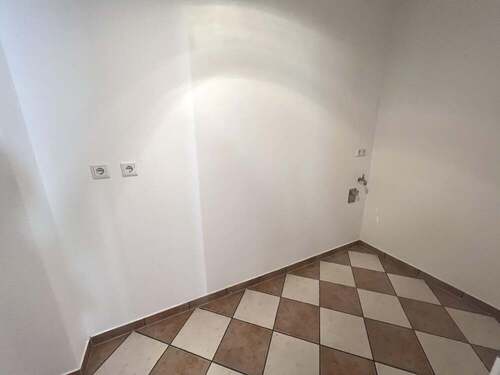 Abstellraum mit Waschmaschinen-Anschluss - 