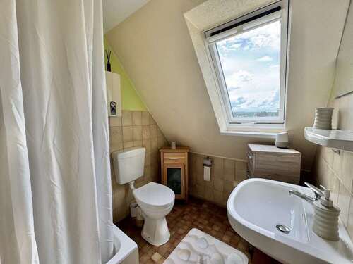 Tageslichtbad mit Dusche (OG) - 