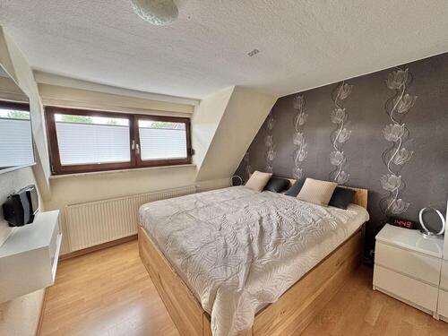 Großzügiges Schlafzimmer (OG) - 