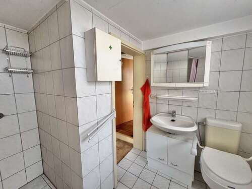 Tageslichtbad mit Dusche (Hinterhaus) - 