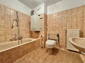 Badezimmer mit Wanne - 