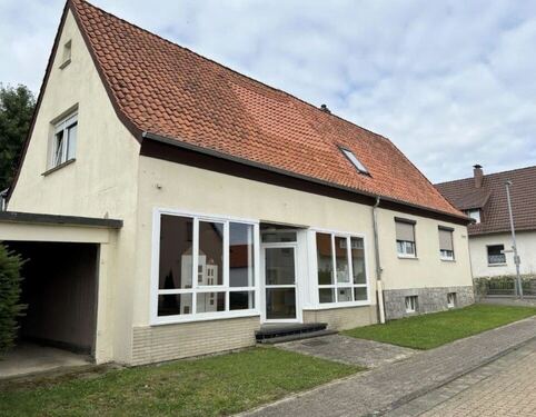 Front-/Seitenansicht - 7 Zimmer Einfamilienhaus in Duingen