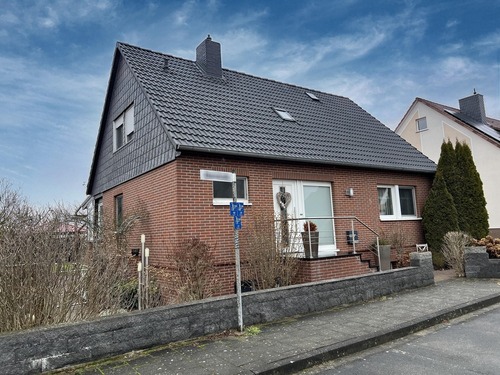 Vorder-/Seitenansicht - 5 Zimmer Einfamilienhaus in Gronau