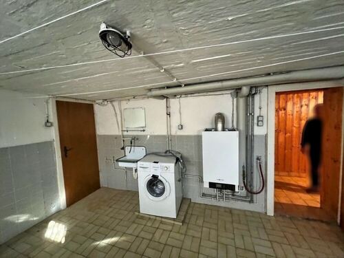 Waschküche mit Etagen-Hzg. (2015) - 