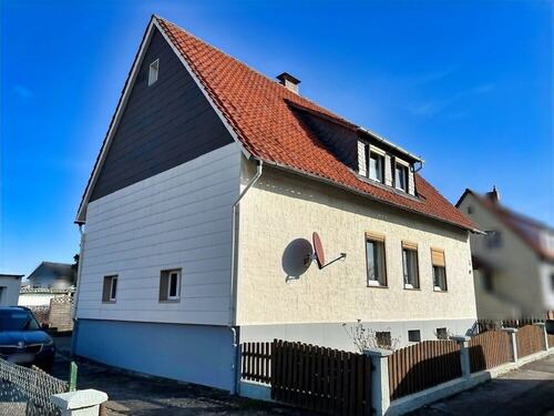 seitliche Straßenansicht - 5 Zimmer Einfamilienhaus in Goslar