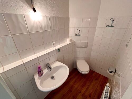 ... mit Gäste-WC - Reihenmittelhaus mit 110,00 m&sup2; in Garbsen zum Kaufen