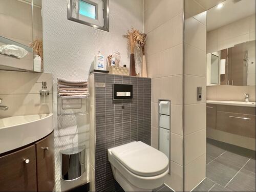 Schönes Tageslichtbad... - 