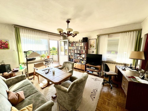 Wohnzimmer mit Balkon (EG) - 