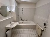 Bad mit Wanne - 