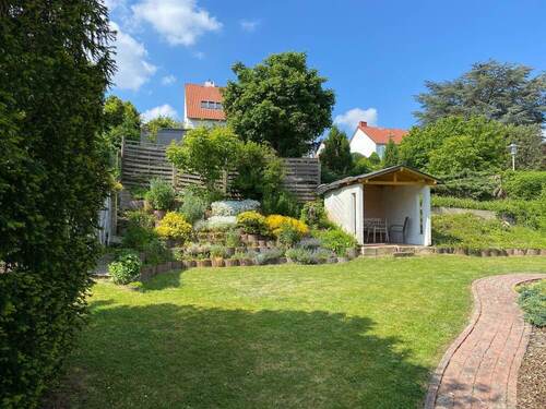 Garten mit gemütlicher Sitzecke - 