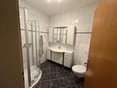 Bad mit Dusche - 