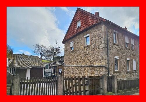 Straßenansicht - Individuelle DHH in dörflicher Lage